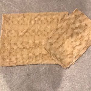 NWOT- faux fur pillow shams set of 2